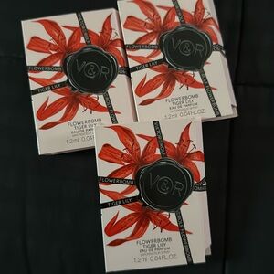 ✨BUNDLE FREEBIE✨flowerbomb tiger lily Viktor and Rolf